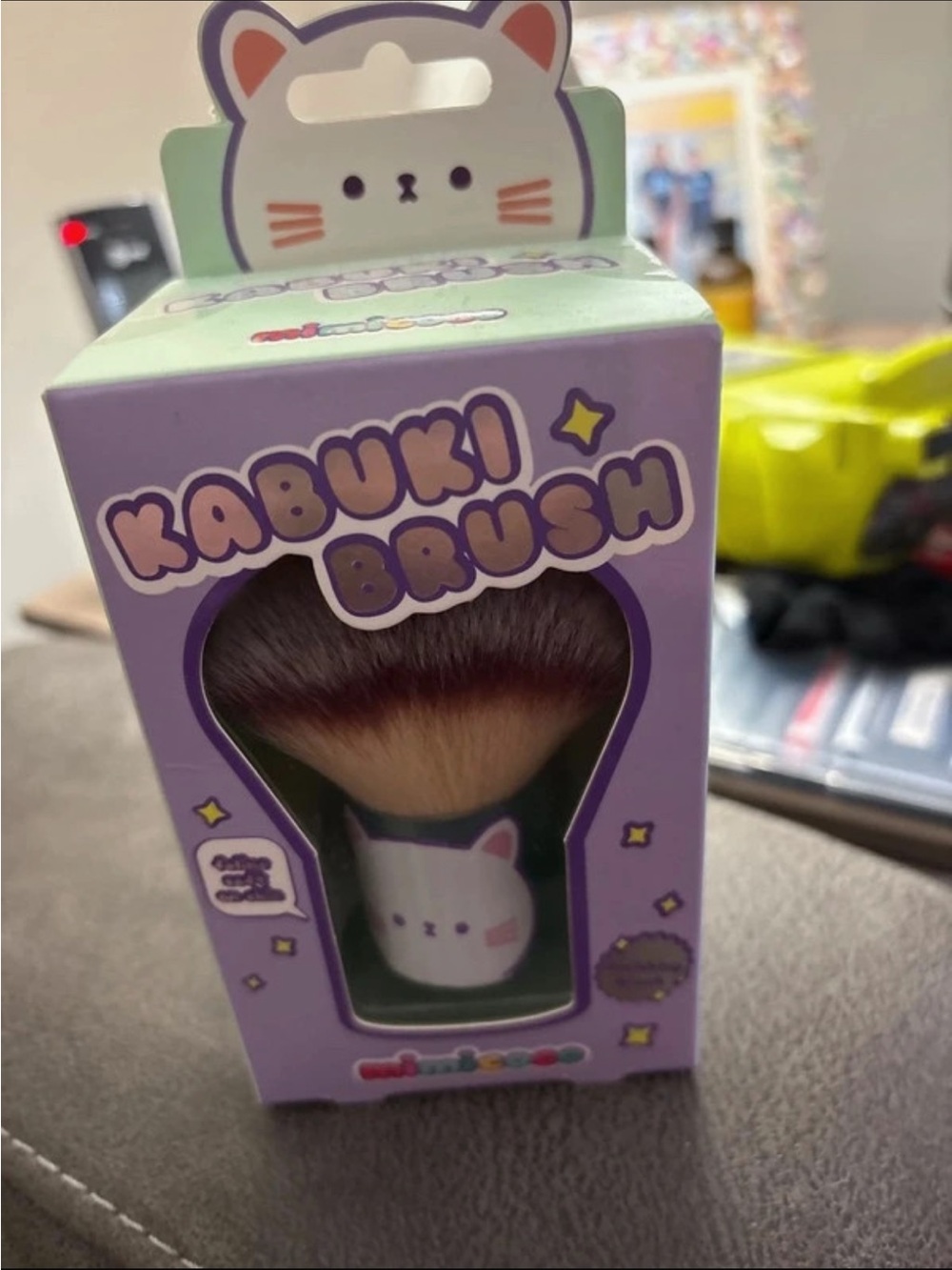 MIMI & COCO Cute Cat Kabuki Brush in Purple and White